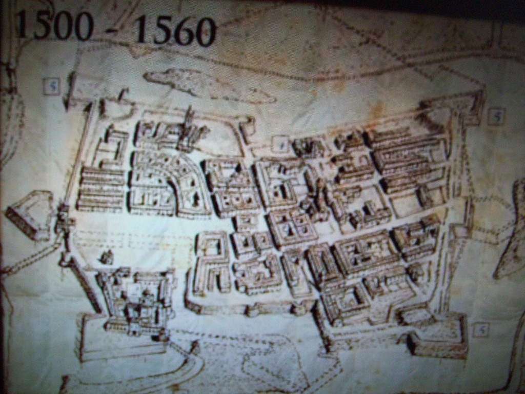 Questo detto è attribuito al Guicciardini il quale durante queste guerre straniere combattute su suolo italiano, verso la prima metà del 1500, si.......