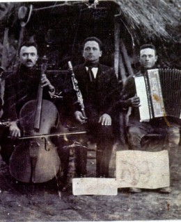 1928-lorchestra-di-Remo-Soriani-tratta-dal-libro-San-Martino-Spino-Album-di-Famiglia-2