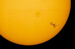 La macchia solare che ha causato la tempesta magnetica sulla Terra