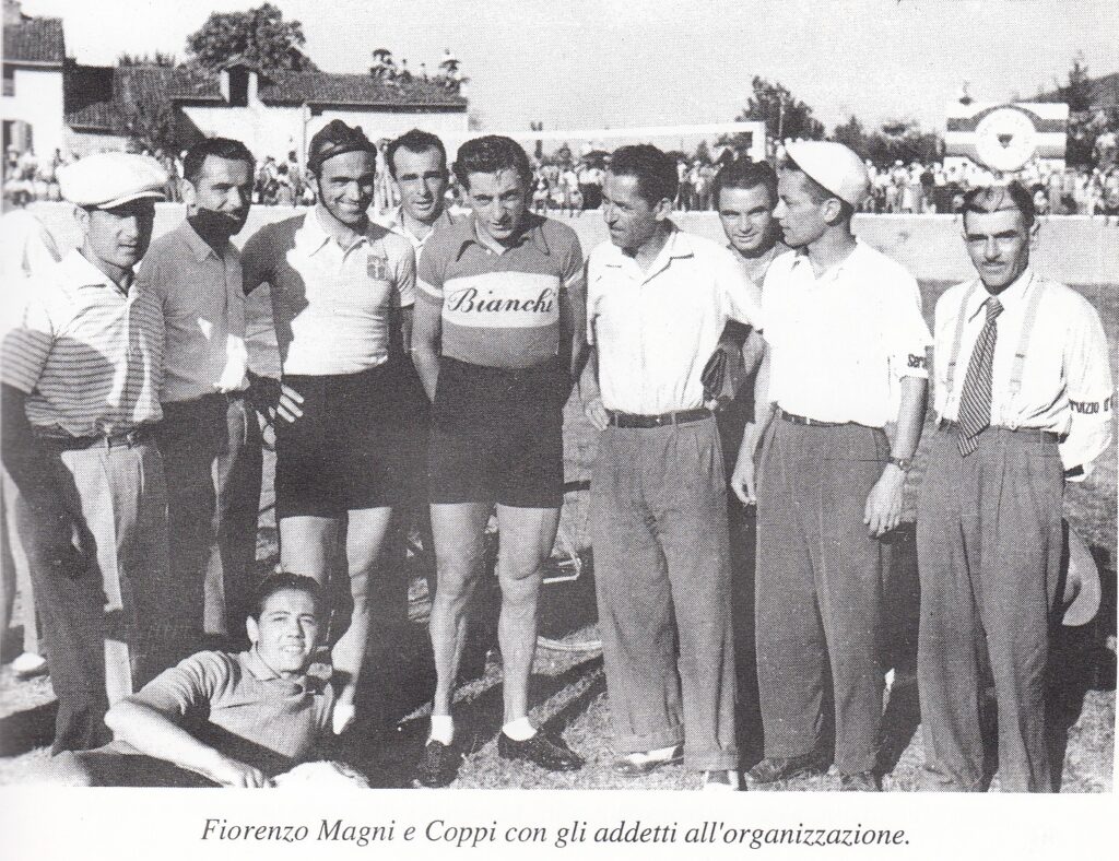 Per iniziativa del giovane sindaco Luigi Borsari, eletto dopo la Liberazione, si costi­tuisce lo Sport Club di Cavezzo, col compito di gestire a costi e ricavi l'attività della pista. E' evidente in questa scelta la........