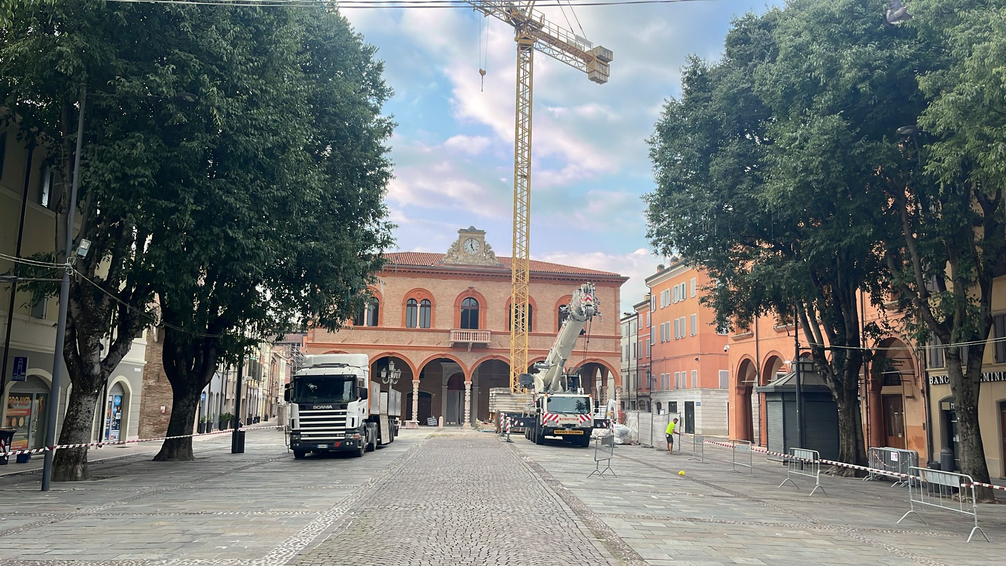 Il Municipio, storico palazzo di Mirandola, incomincia ad esibirsi dopo il restauro.