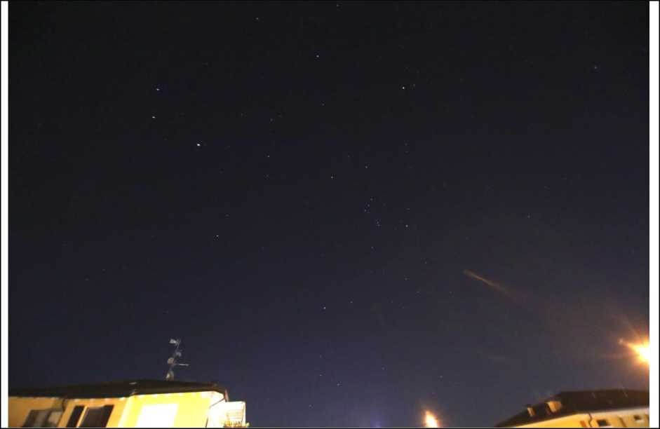 Il cielo invernale è ricco di oggetti meravigliosi che richiedono ben poco sforzo per essere osservati.

Alcuni di questi oggetti sono una nebulosa (la più vicina fabbrica di stelle), un......