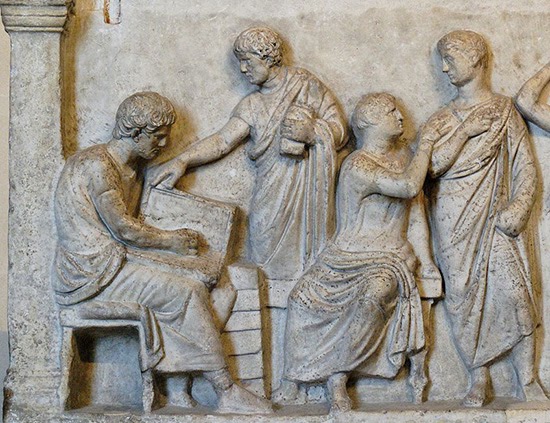 Il lunario contemporaneo è l’erede di una tradizione millenaria che fonde misurazione del tempo, osservanza religiosa e saggezza popolare; con le sue indicazioni e i suoi pronostici, spesso in vernacolo, non è un semplice prodotto folcloristico, ma l’esito di una stratificazione documentaria che affonda le radici nelle basi storiche della civiltà occidentale. .......