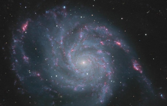 Osservata nel 1781 da Charles Messier e da Pierre Mechain fu inserto nell’omonimo catalogo di oggetti stellari, alle prime osservazioni però non furono annotati i lunghi bracci di questa galassia a spirale: solo a metà del 1800 con le osservazioni di Lord Rosse furono inseriti i bracci della spirale.....