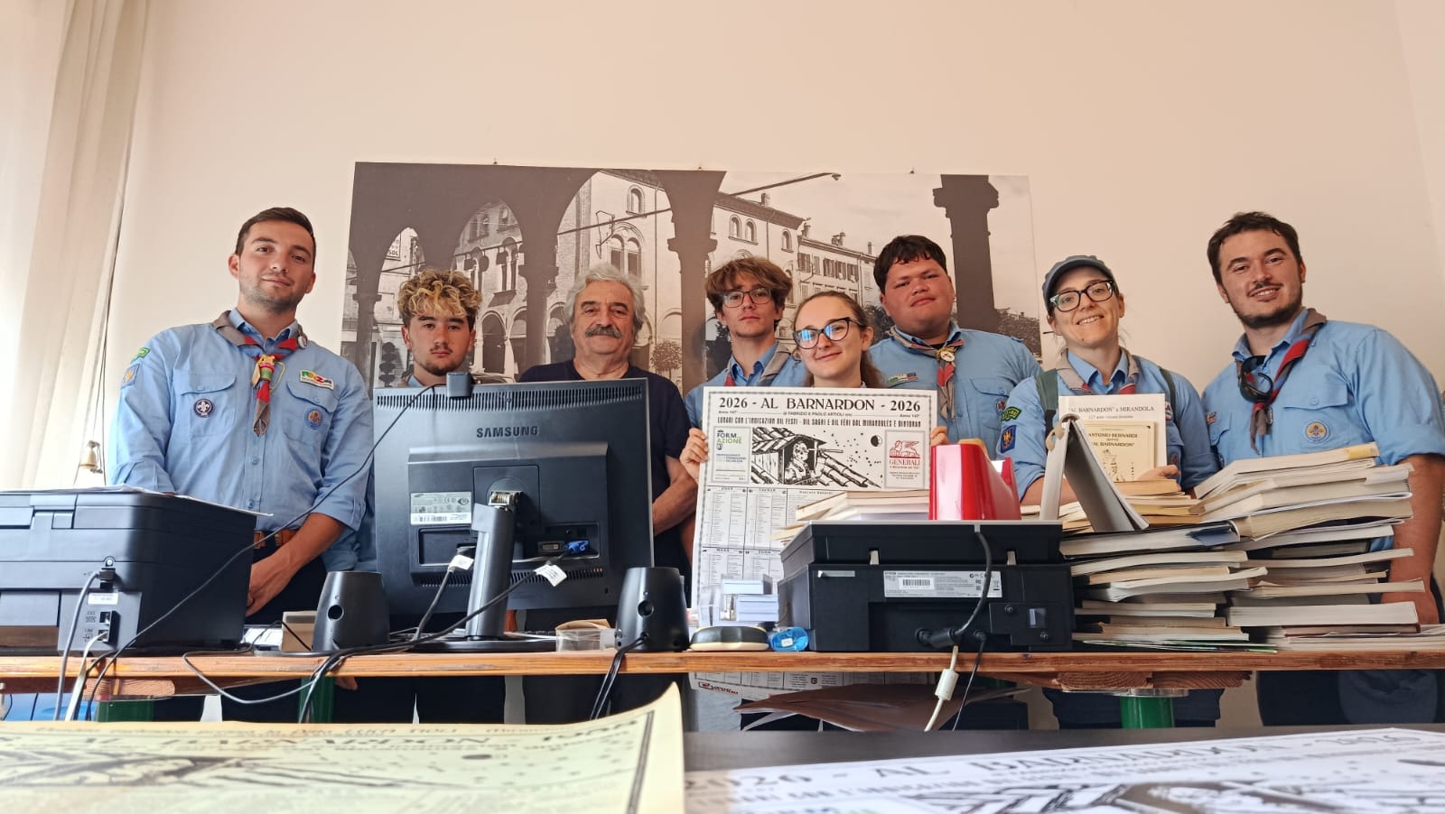Pasiano 1 – Il gruppo di ragazzi scout che, in bicicletta, vanno alla scoperta dei dialetti e delle tradizioni locali.